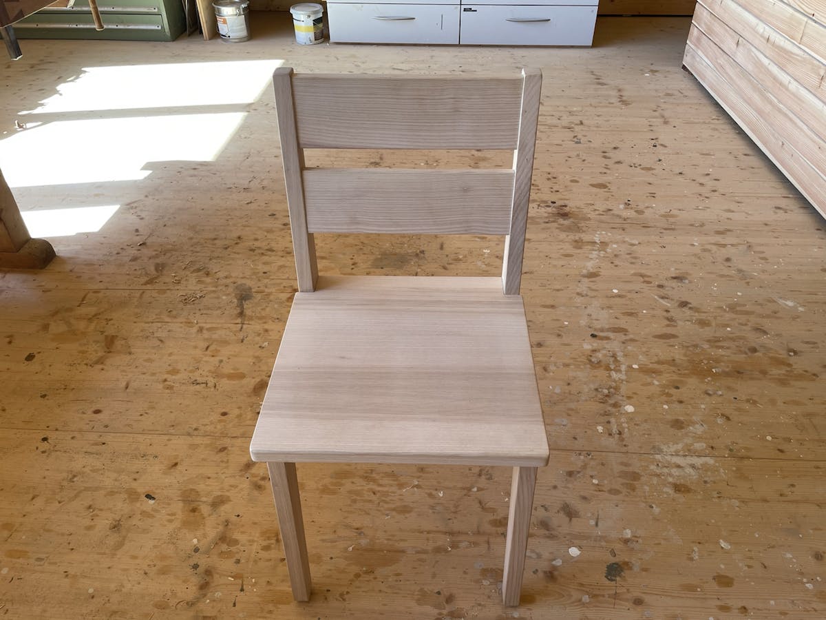 Foto 1 von 4 Holz-Stuhl